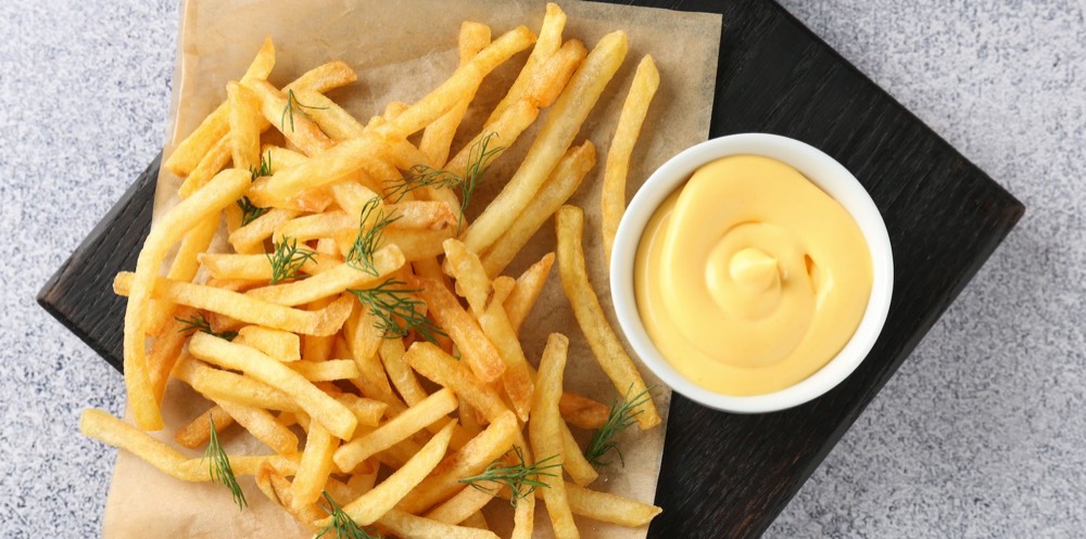 Goudgele frieten met saus van Frituur Patateroep in Aarschot